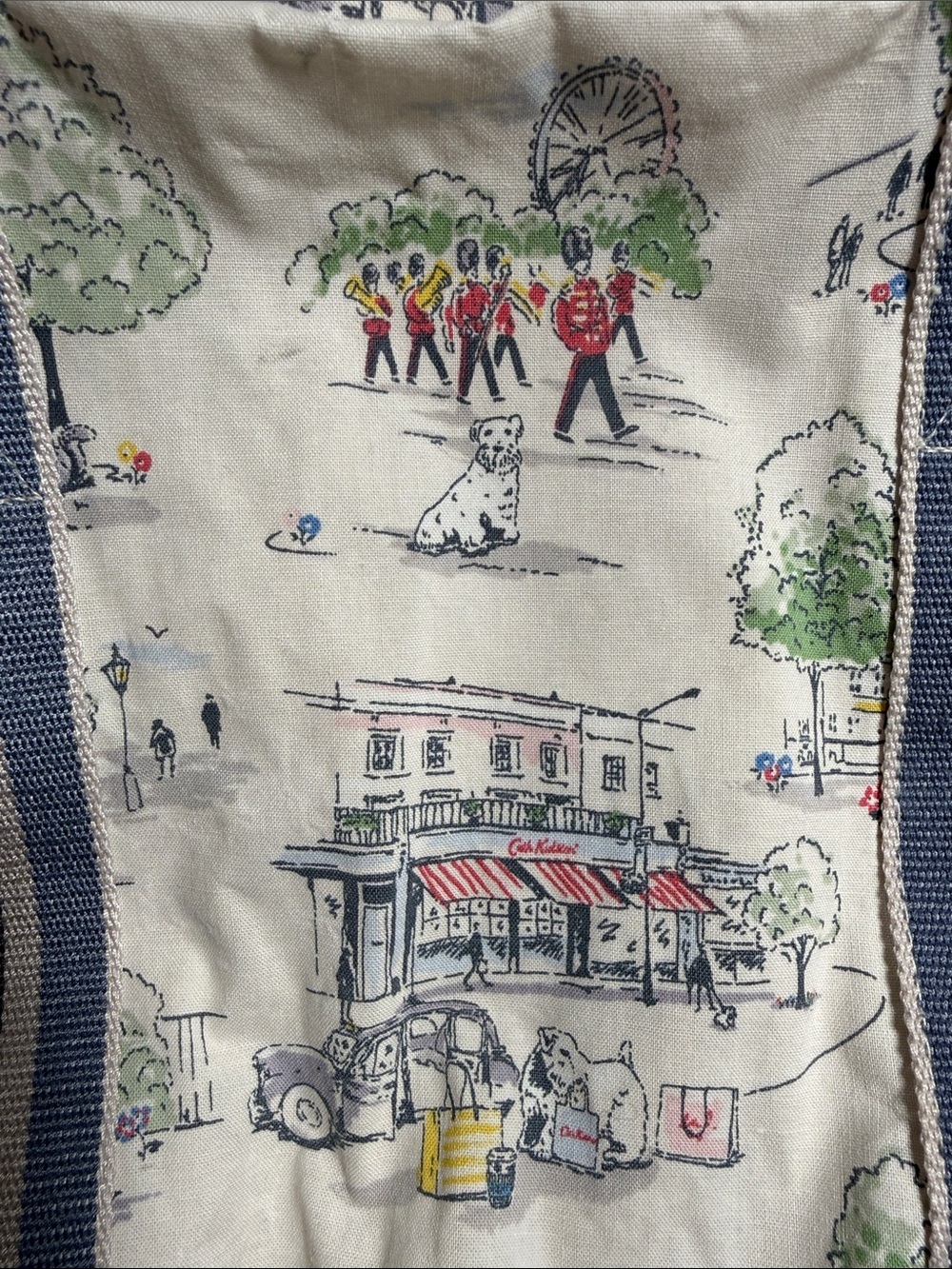 Cath Kidston Billie Goes To Town Cream London Scene Canvas Travel Bag - Picture 5 of 14